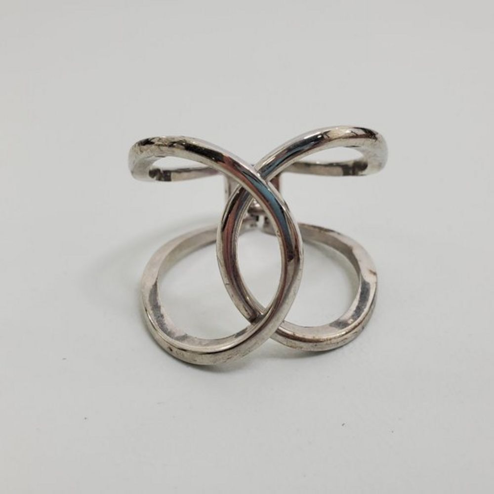 T Tahari Clamper Bracelet Silver Tone Swirl‎ Bangle